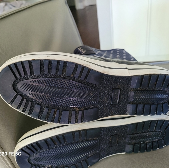 Hunter Douglas rain boots, navy blue with tiny white umbrellas design woman 8.5 - Picture 3 of 4